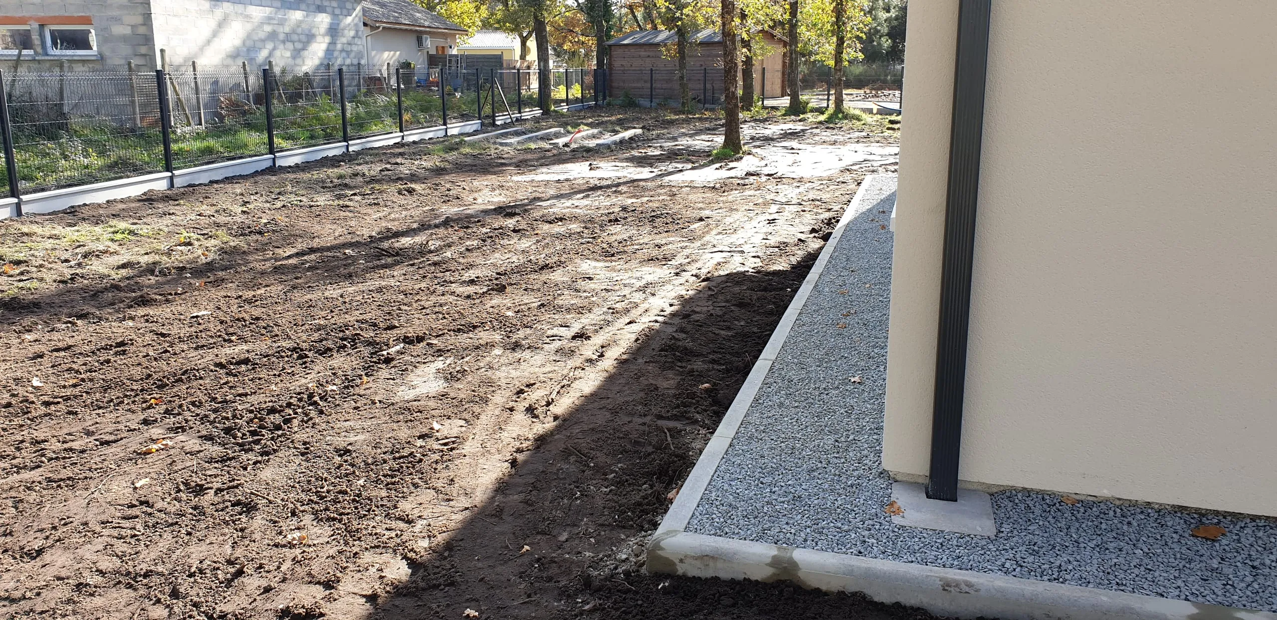 Pose de bordures P1 diorite pour trottoir et voirie à Hourtin